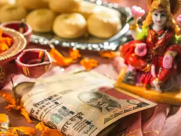 Diwali 2023: Do these panacea remedies on the night of Diwali, the safe will be filled to the brim with money.