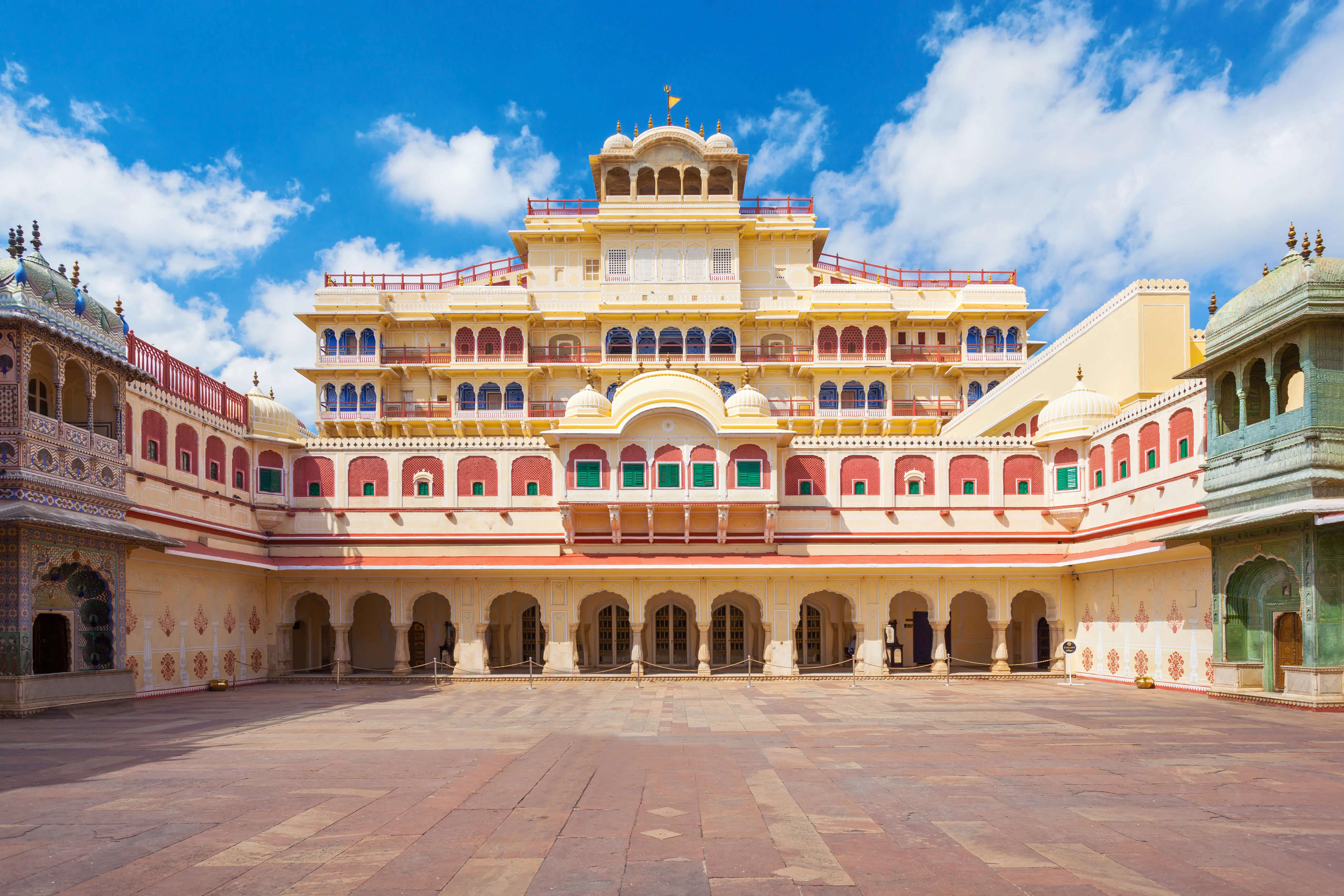 राजस्थान के इस शाही और आलीशान महल में देशी ही नहीं विदेशी पर्यटकों का भी सालभर लगा रहता हैं तांता, देखें वायरल वीडियो में खूबसूरत नजारे