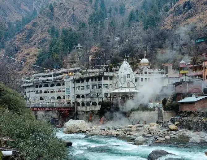 The water of this temple of Lord Shiva boils even in the bitter cold, know the mysterious story related to the temple.