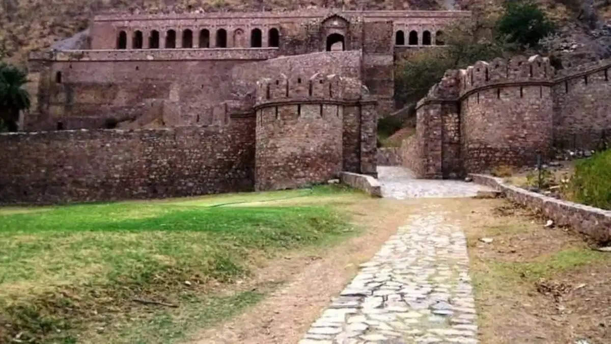 राजस्थान के भानगढ़ किले को भी माना जाता है सबसे भूतिया,शाम 6 बजे के बाद नहीं होती कोई एंट्री