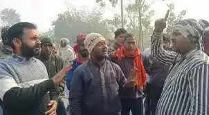Udaipur क्रशर व खनन वाहनों की आवाजाही से नाराज लोगों ने सड़क कर दी जाम