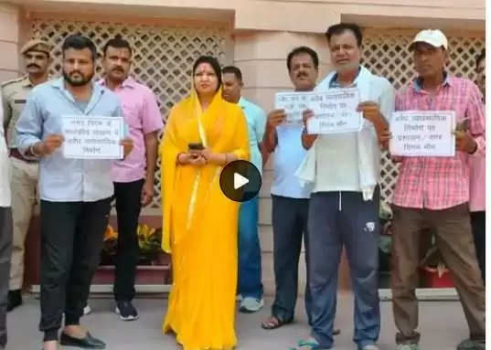 जयपुर नगर निगम हेरिटेज क्षेत्र में अवैध निर्माण के खिलाफ बीजेपी पार्षदों ने खोला मोर्चा, वायरल वीडियो में देखें क्या हैं पूरा मामला ?