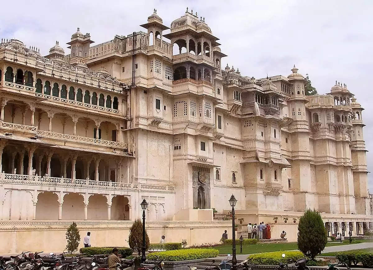 जयपुर के इस शाही म​हल में मौजूद हैं महाराजा सवाई जय सिंह द्वितीय की तलवार और सुरक्षा कवच, फुटेज देख खुद करें फैसला