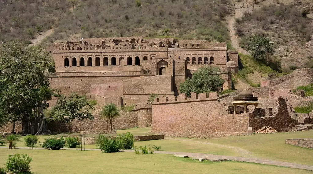 भानगढ़ के किले क्यों कहा जाता है भूतिया?वीडियो में देखें इसके पीछे का काला राज