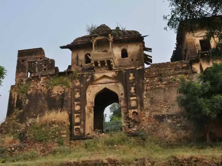 You will be surprised to know the history of Six Senses Fort Barwara in the video, Katrina and Vicky's marriage took place in this hotel.