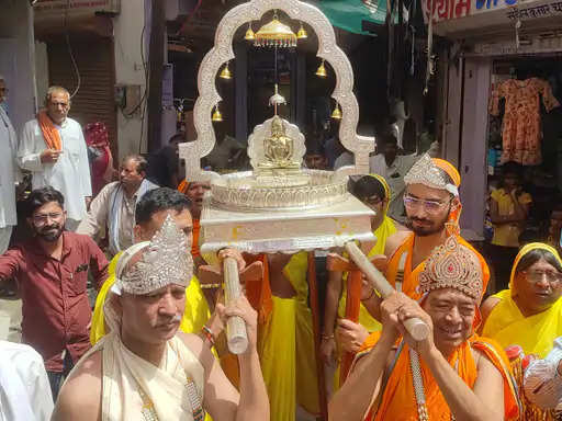 Bharatpur में भगवान आदिनाथ ने किया नगर भ्रमण, भक्तो की उमड़ी भीड़
