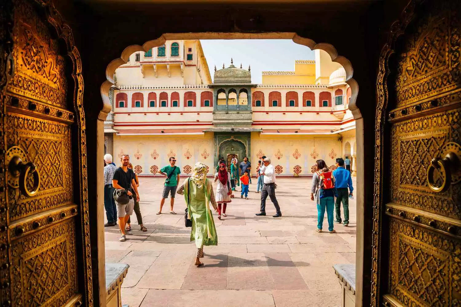 जयपुर के सिटी पैलेस में मौजूद हैं दुनिया का सबसे बड़ा चांदी का कलश, इस वायरल वीडियो में देखें इस गंगाजली घड़े की कहानी