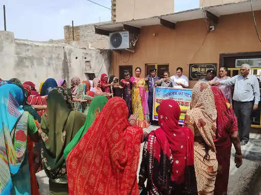 Sikar में महिला गोष्ठी आयोजित कर मतदाताओं को जागरूक किया