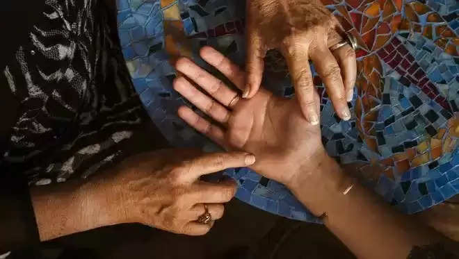 Palmistry: If there is such a line on the palm, then life will be full of wealth.