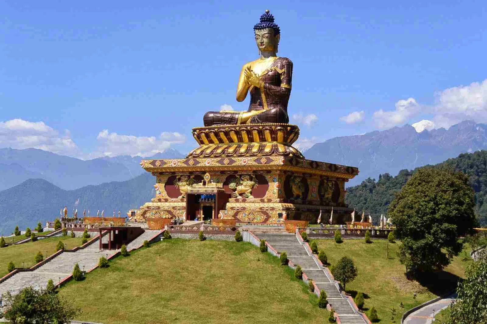 जून की भीषण गर्मी से पाना चाहते हैं राहत तो आप भी अपने परिवार के साथ जरूर करें सिक्किम की इन जगहों की सैर, मिलेगा सुकून
