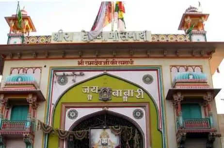 After all, how come people walk 1000 KM away from Pakistan to bow their heads in this miraculous temple of Rajasthan? Watch the true story of the miracle in the video