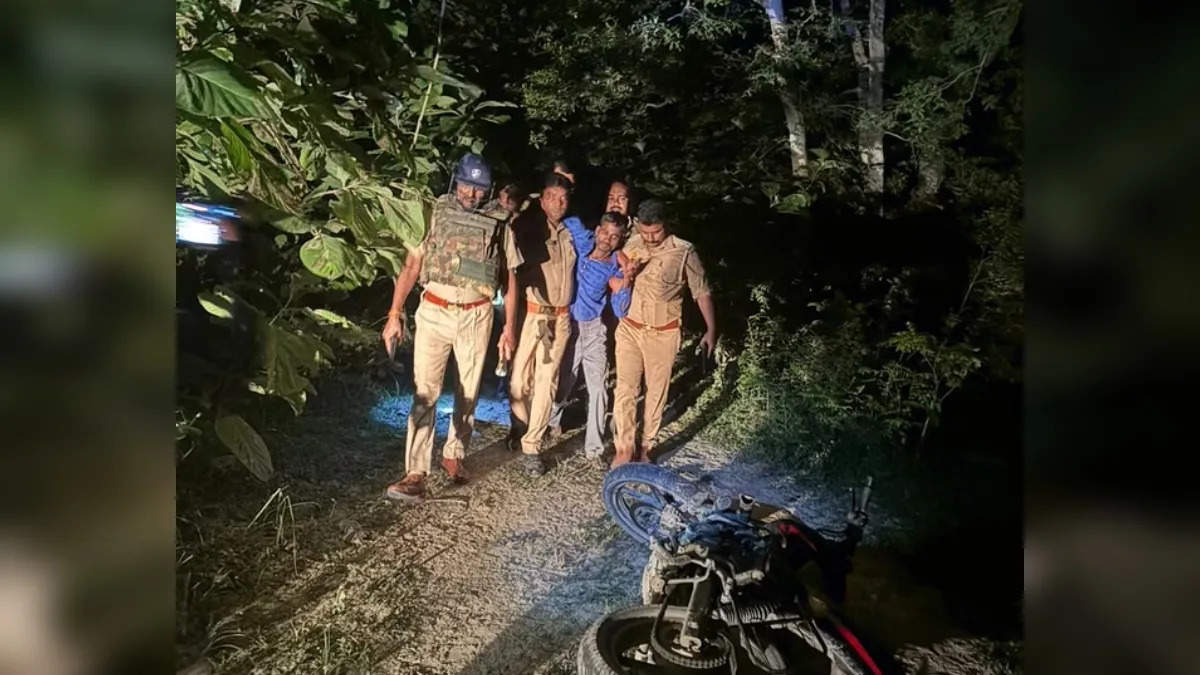 The criminal with a reward was trying to escape to Nepal in Shravasti, was killed in an encounter.