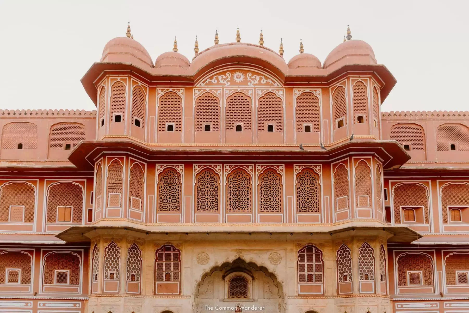 इस वीकेंड आप भी दोस्तों और परिवार के साथ करें राजस्थान के इस शाही महल की सैर, वीडियो में खूबसूरती देख फौरन बना लेंगे घूमने का प्लान