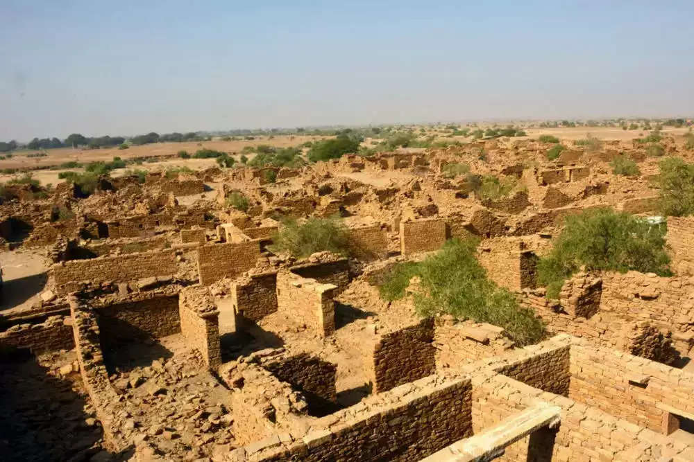 वीडियो में देखें कहानी 200 साल से वीरान पड़े राजस्थान के कुलधरा गांव की, जहां एक ही रात में गायब हो गए थे हजारों लोग