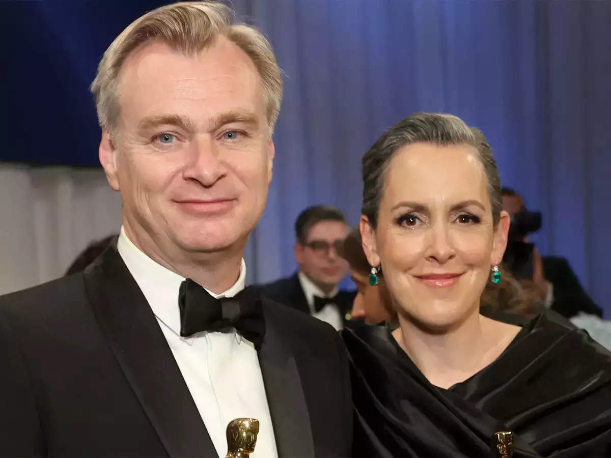 Oppenheimer के निर्देशक Christopher Nolan को इस खास पुरस्कार से सम्मानित करेगी ब्रिटेन सरकार, पत्‍नी एम्‍मा को भी डेमहुड