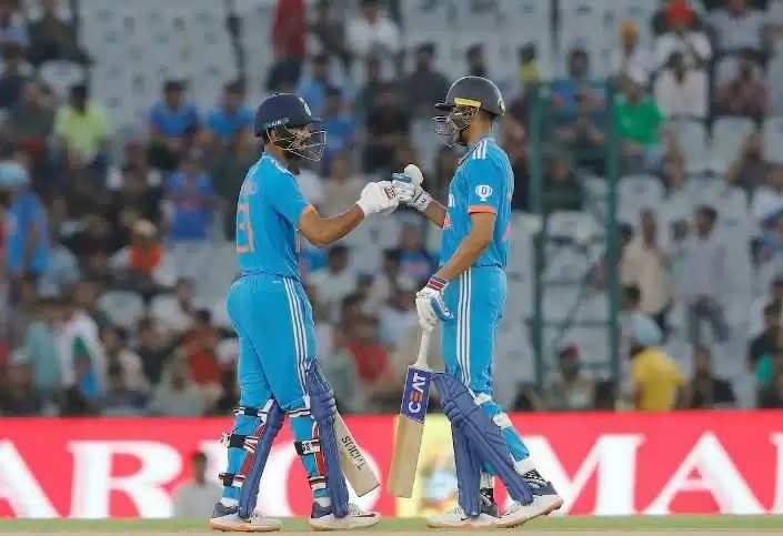 IND vs AUS 1st ODI Live Score Strong start for Team India, score crosses 50 without losing a wicket