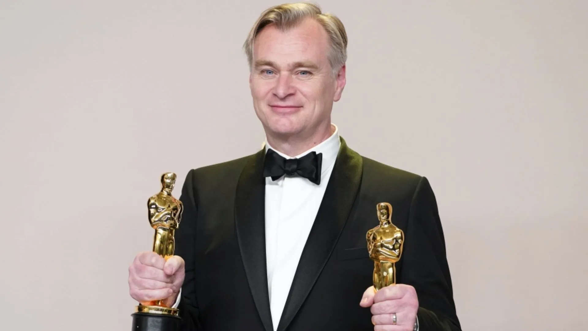 Oppenheimer के निर्देशक Christopher Nolan को इस खास पुरस्कार से सम्मानित करेगी ब्रिटेन सरकार, पत्‍नी एम्‍मा को भी डेमहुड