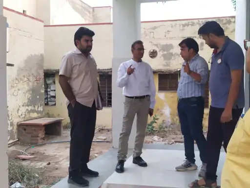 Bharatpur अतिरिक्त संभागीय आयुक्त ने नदबई में उप जिला अस्पताल का निरीक्षण किया