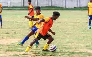 Jamshedpur टिनप्लेट स्पोर्ट्स कॉम्प्लेक्स में आंध्रा स्पोर्टिंग क्लब और आदिवासी ब्वॉयज क्लब के बीच खेला गया सुपर डिवीजन लीग का मुकाबला 1-1 गोल से ड्रॉ रहा