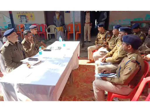 Chapra लोकसभा चुनाव को लेकर सीमावर्ती पुलिस प्रशासन ने की बैठक